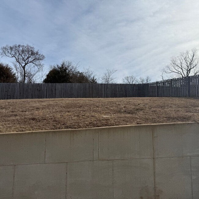 Building Photo - Quiet Country Living - Beautiful Available Now