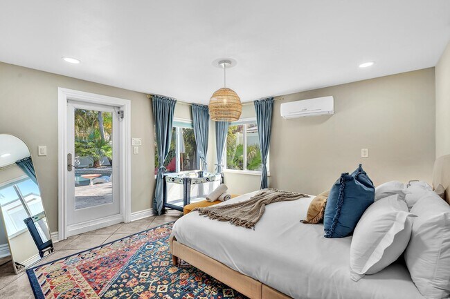 Building Photo - 3450 NE 19th Ave