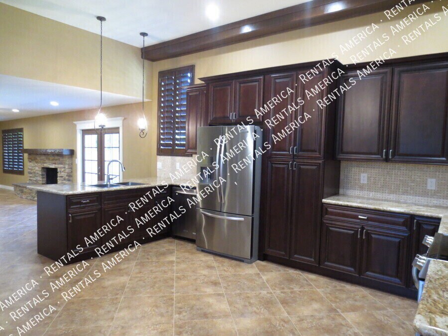Building Photo - 238 E Ellis Dr