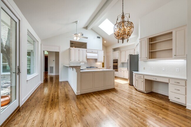 Building Photo - LINCOLN HEIGHTS 3-BEDROOM