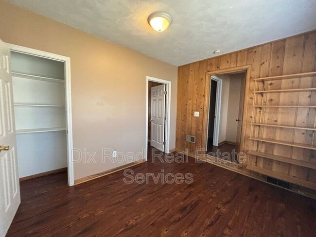 Building Photo - 110 N Heinkel Rd