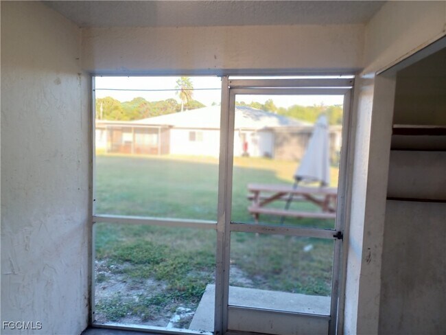 Building Photo - 937 SE 23rd Pl