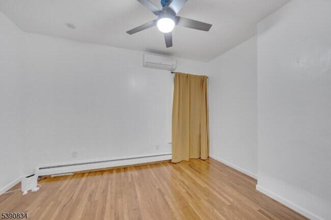 Building Photo - 13 2nd Ave