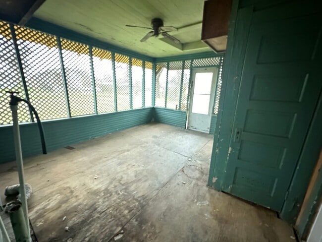 Building Photo - 565 Campus St