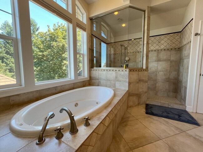 Building Photo - Elegant 4-Bedroom Luxury Home with Panoram...