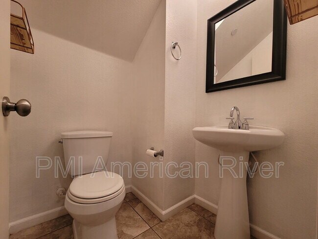 Building Photo - 828 Cadmium Ct