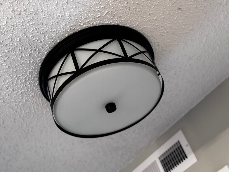 New light in entry - 122 Turnwood Ln
