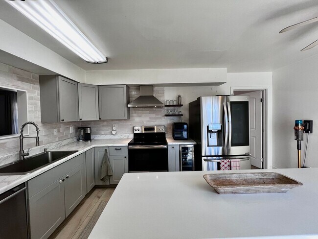 Building Photo - Beautifully ranch-style home in Central Virginia Beach