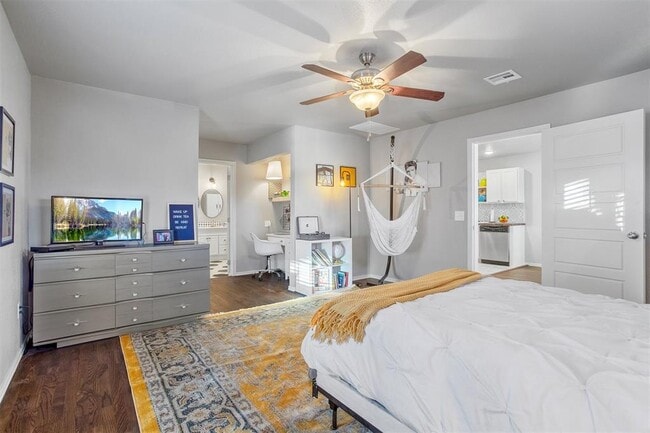 Building Photo - 520 E 17th Ave