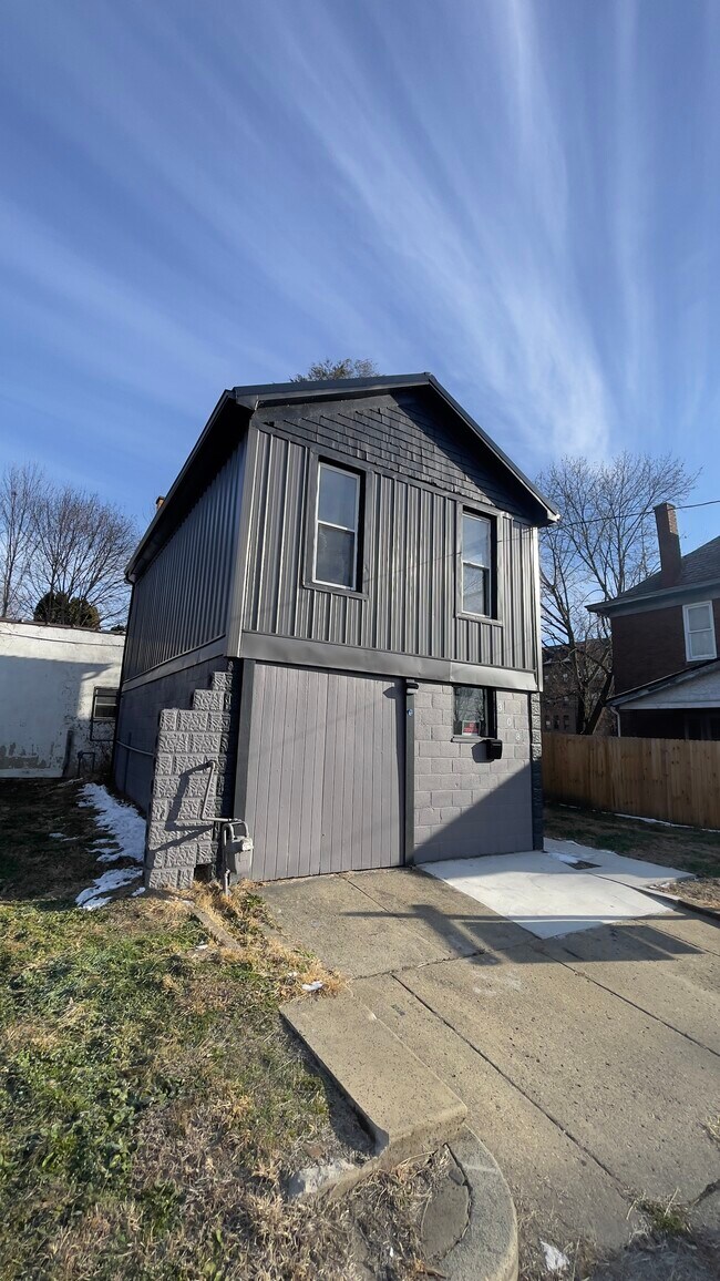 Building Photo - 308 9th St