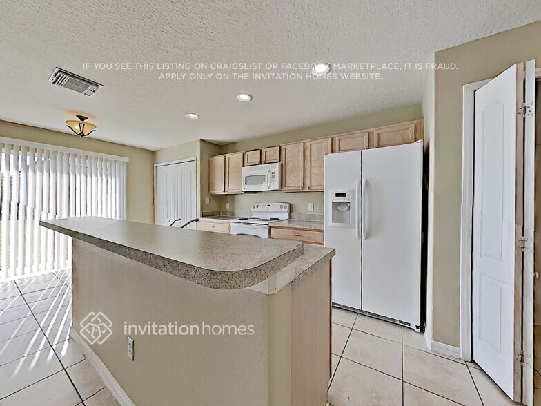 Building Photo - 1579 Tiverton Blvd