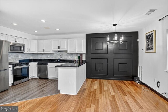 Building Photo - 7706 Swan Terrace