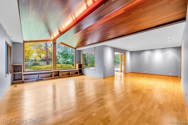 Building Photo - 5760 Snowshoe Cir