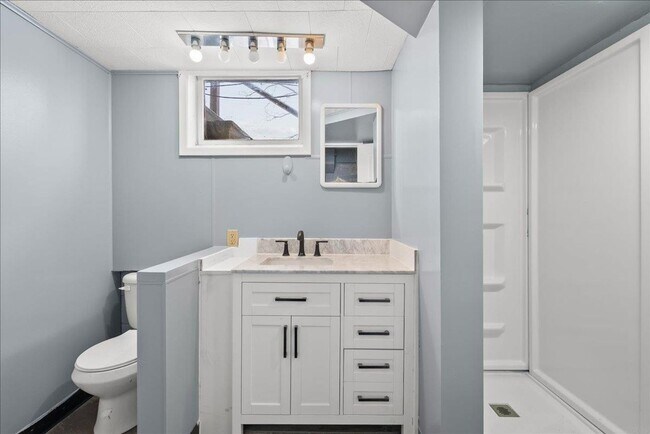 Building Photo - 1416 Starview Dr