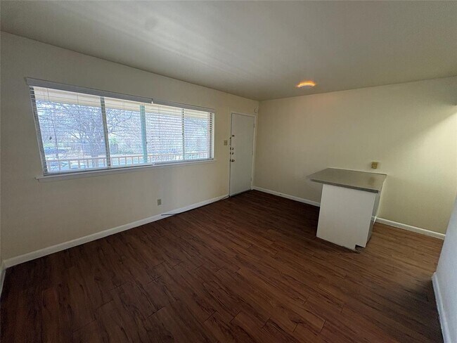 Building Photo - 1212 W 13th St