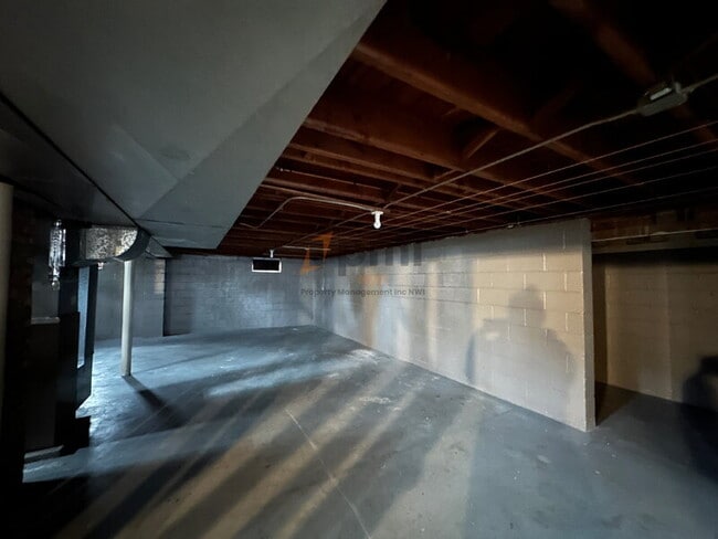 Building Photo - 202 E 68th Pl