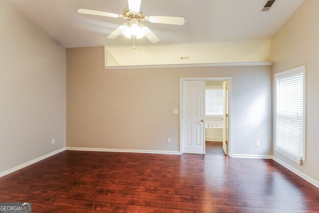 Building Photo - 1072 Fairmont Park Dr