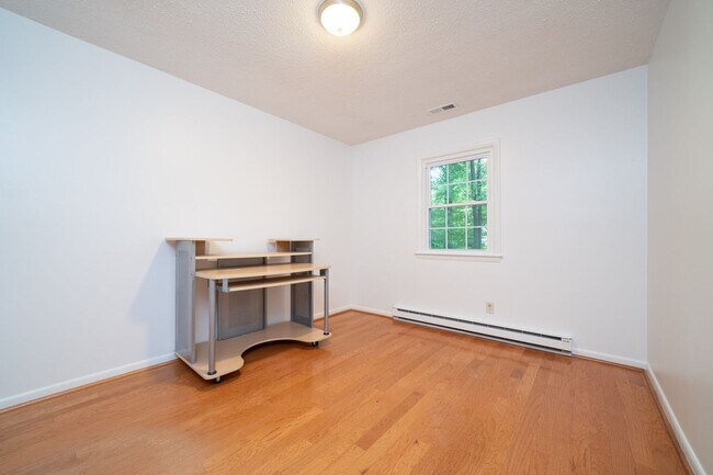 Building Photo - Sweet 3-Bedroom 2-Bathroom Home Less Than ...