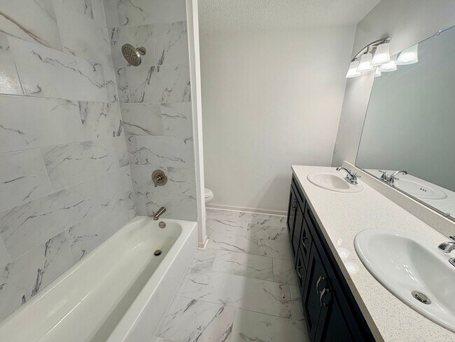 Building Photo - 5839 Kingsbury Ln