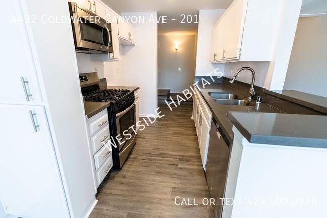 Primary Photo - Gorgeous NEWLY RENOVATED apartment with a ...