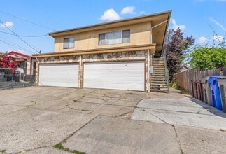 Building Photo - Recently Renovated 1 Bed, 1 Bath with Gara...