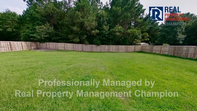 Building Photo - Charming home on Quiet Cul-de-Sac with Ful...