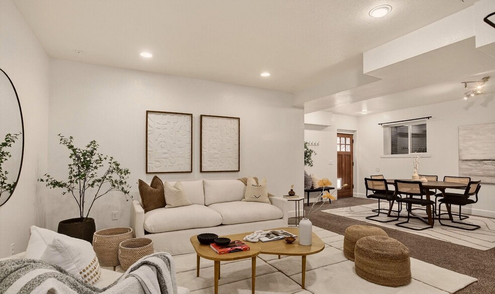 Living Room - 1509 Pratt St