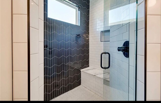 Building Photo - Downtown Okc' s finest!   Sophisticated, C...