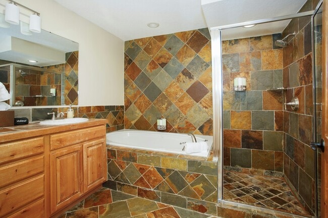 Building Photo - 390 Matterhorn Dr