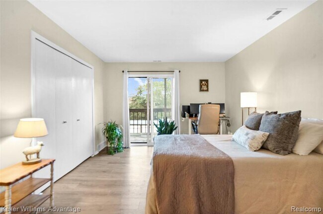 Building Photo - 855 S Pontiac Trail