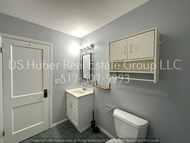 Building Photo - 526 W Hillsdale St