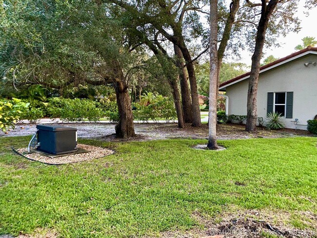 Building Photo - 1140 SW 15th St