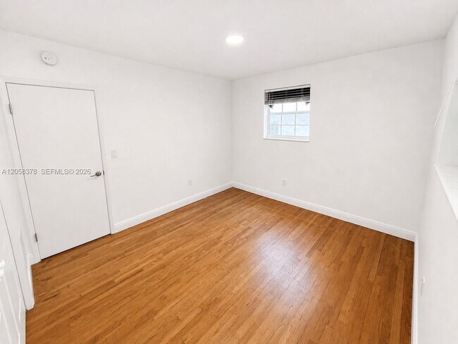 Building Photo - 1561 West Ave