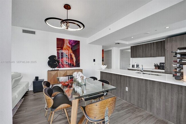 Building Photo - 801 S Miami Ave