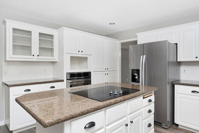 Building Photo - Stunning 4 bedroom, 2.5 bathroom home!! Must See!!