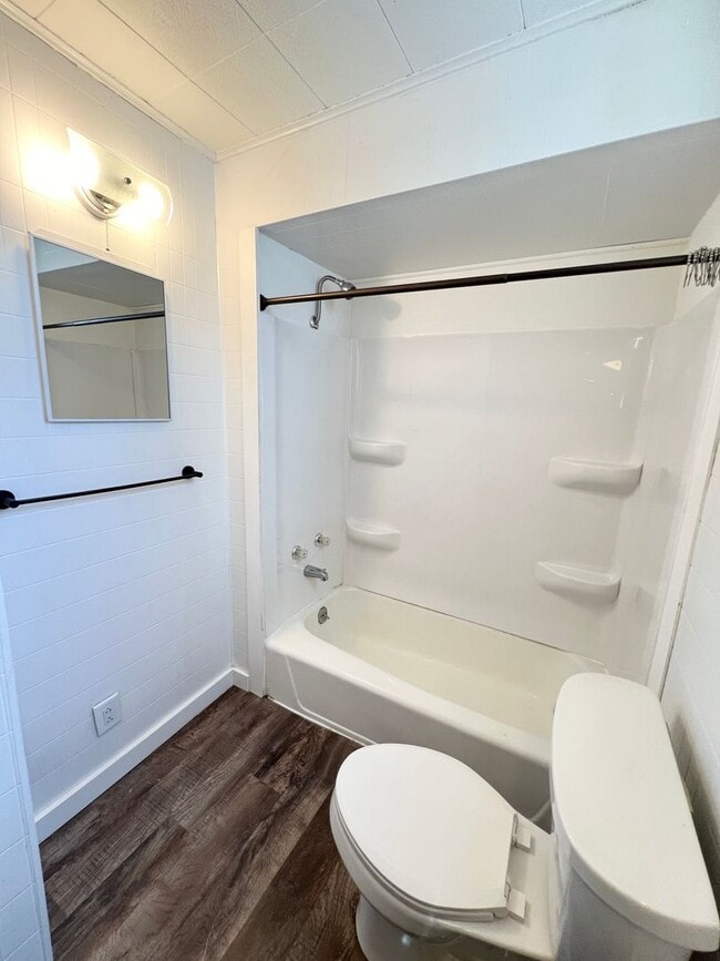 Building Photo - AVAILABLE JUNE - 4 Bed 2 Bath w/ Bonus Room & Garage