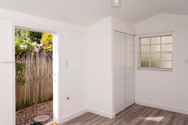 Building Photo - 6384 SW 31st St