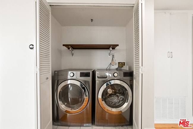 Building Photo - 1059 S Sherbourne Dr