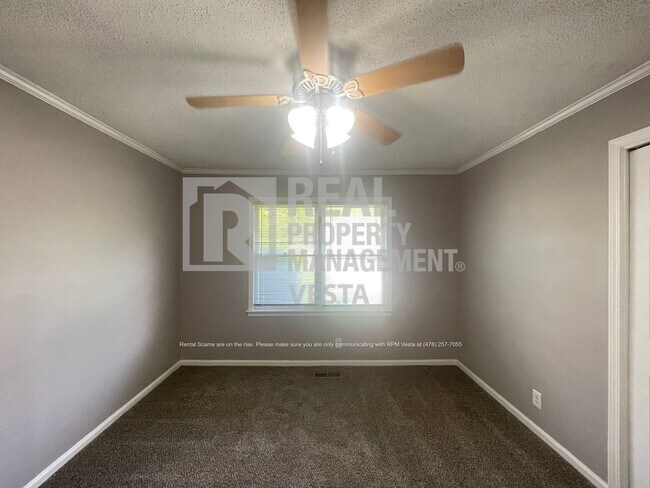 Building Photo - 160 N Springs Ct