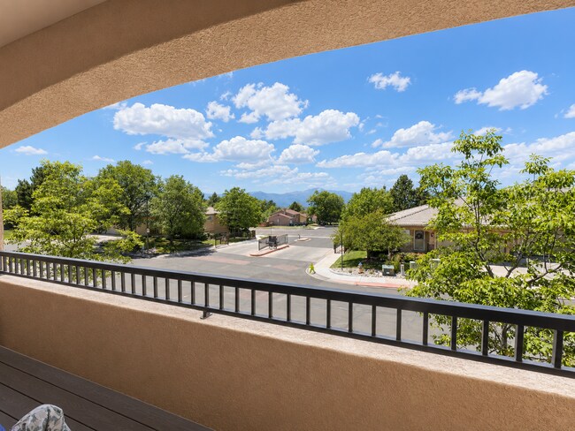 Building Photo - Stunning 3-bedroom townhouse with breathtaking Pikes Peak views!