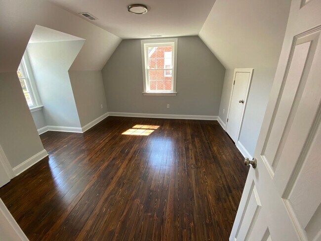 Building Photo - Updated 4 Bedroom Home Convenient to Carytown, Byrd Park And More. Available In July