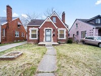 Building Photo - Renovated 3 bedroom - 1 bath - bungalow - ...