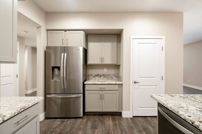 Building Photo - 845 Pantara Pl