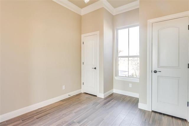 Building Photo - 320 Oar Wood Dr