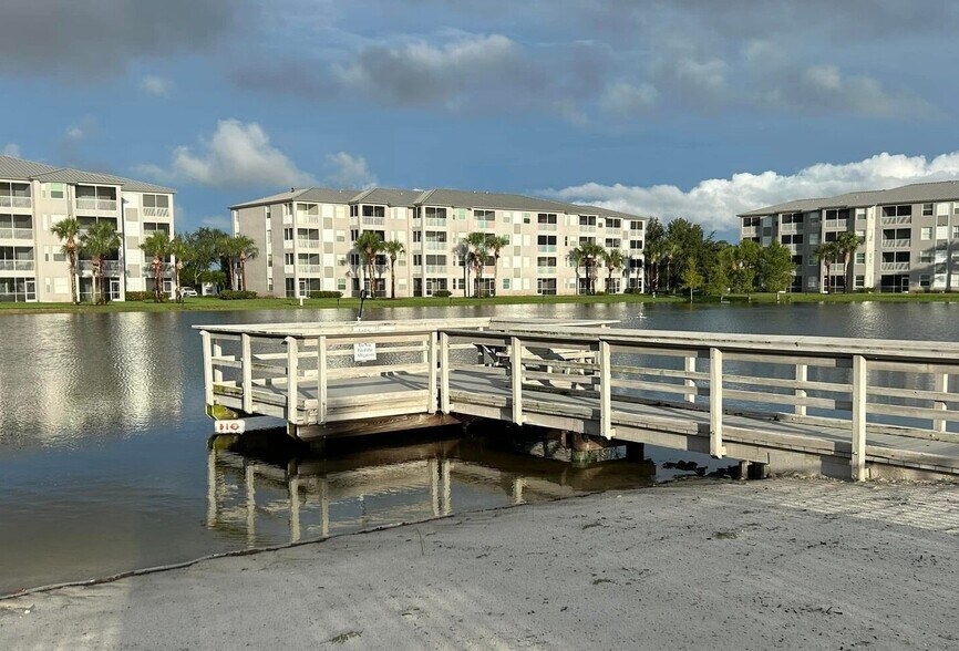 Building Photo - 16635 Lake Circle Dr