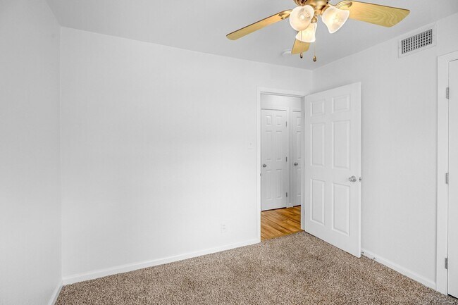 Building Photo - 3052 Cameo Ln