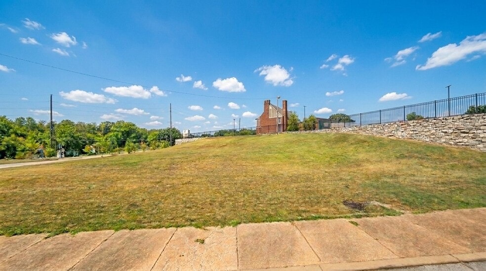 Building Photo - 4010 Ravenwood Ave
