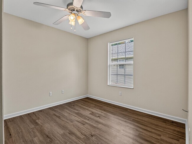Building Photo - 96 Cochise St