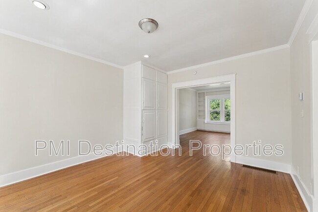 Building Photo - 204 Bury St