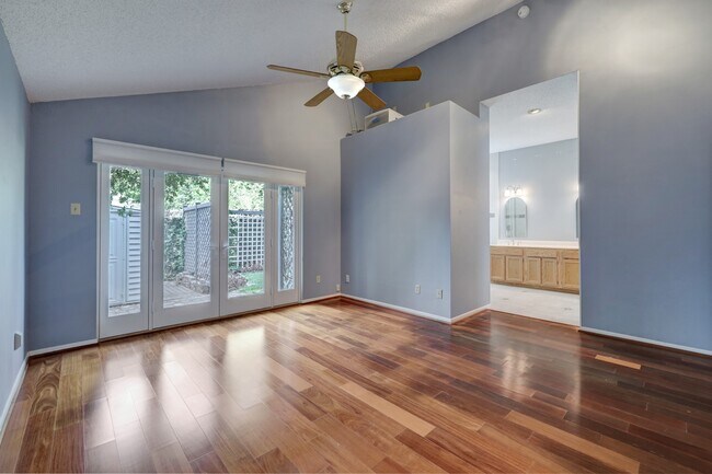 Building Photo - 12811 Ashford Hills Dr